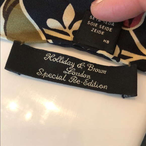 Black and coral colored scarf. - Picture 3 of 3